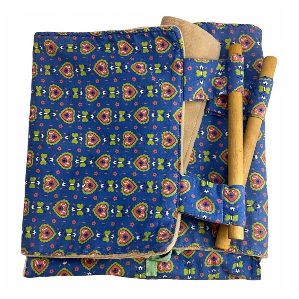 #4513 VTG Casserole carrier with wood handles 12x12 blue floral print fabric